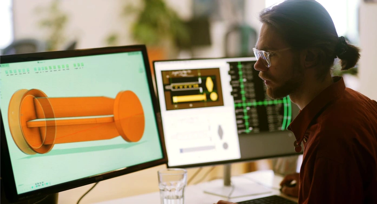 Engineer building more complex parts with CAD automation Engineer building more complex parts with CAD automation